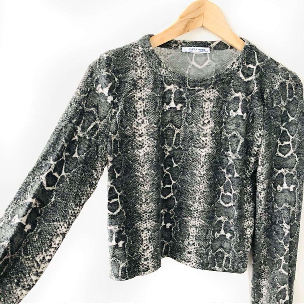 💝(3/$25) zara • soft touch snakeskin crop top long sleeve